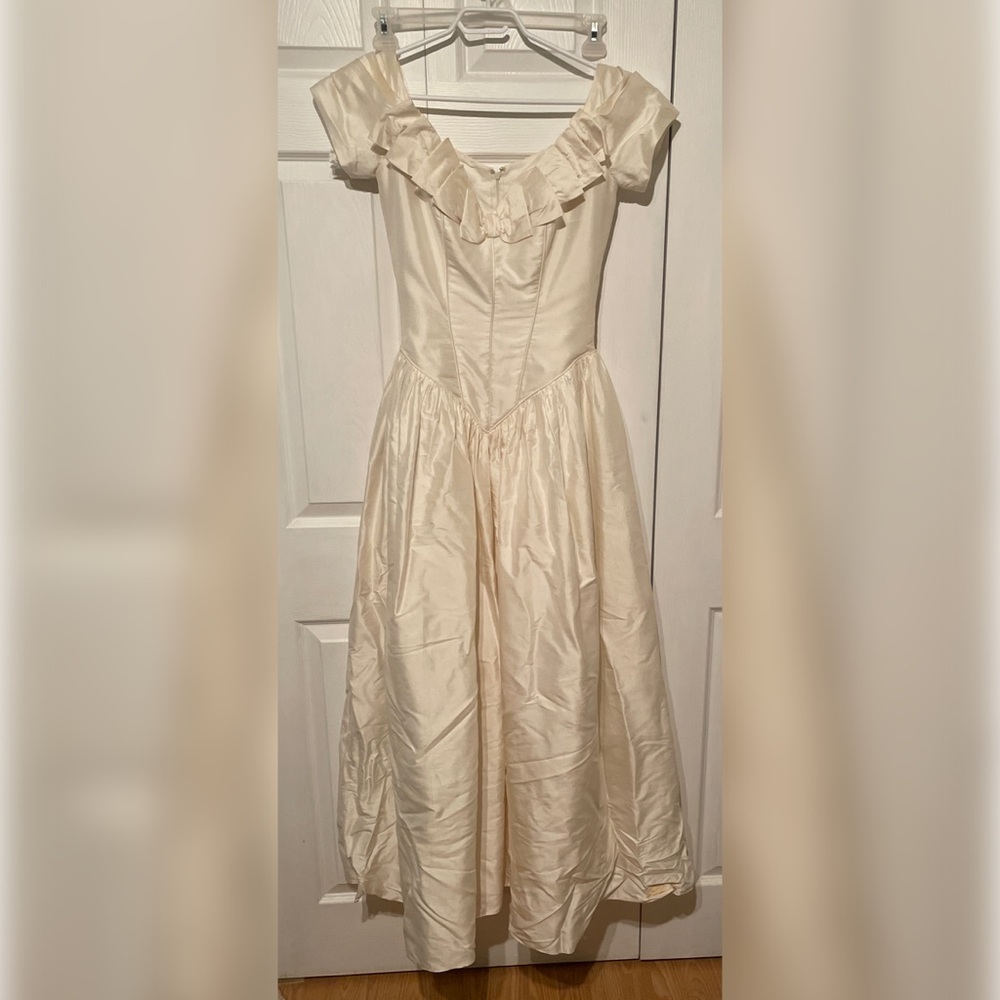 Elegant Cream Off-Shoulder Dress
Wedding Dress